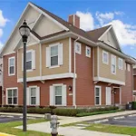 Modern Townhome Near Disneyworld